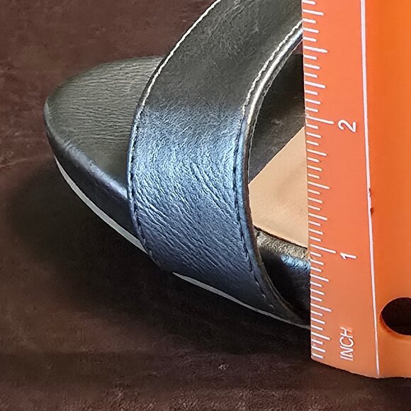 Comfy Shoes That Go with Everything! - Picture 7 of 9